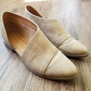 QUPID SIDE CUT FLATS